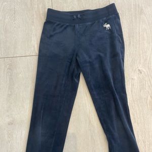 Abercrombie matching jumper. Matching sweatshirt and sweatpants. Size kids 11/12
